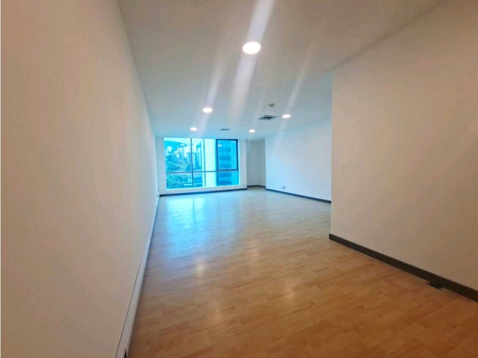 Oficina en arriendo Milla de Oro 107mts