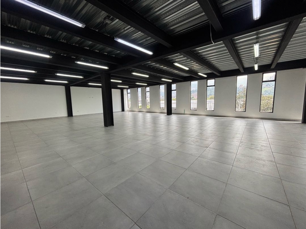 Oficina en arriendo sector Belén sobre la 30