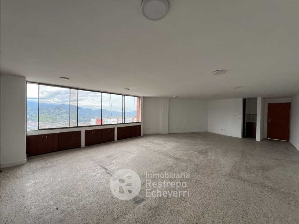 Oficina en arriendo, Sector centro. Manizales.