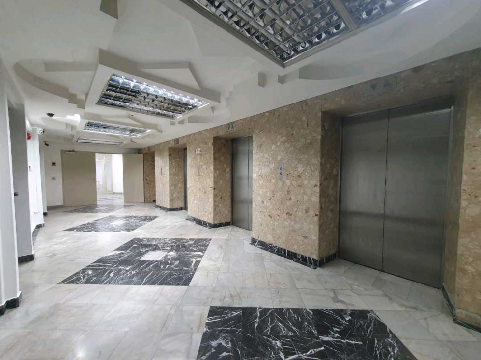 OFICINA EN AVENIDA BALBOA TORRE BAC 250M2 CON VISTAS AL MAR — foto 6