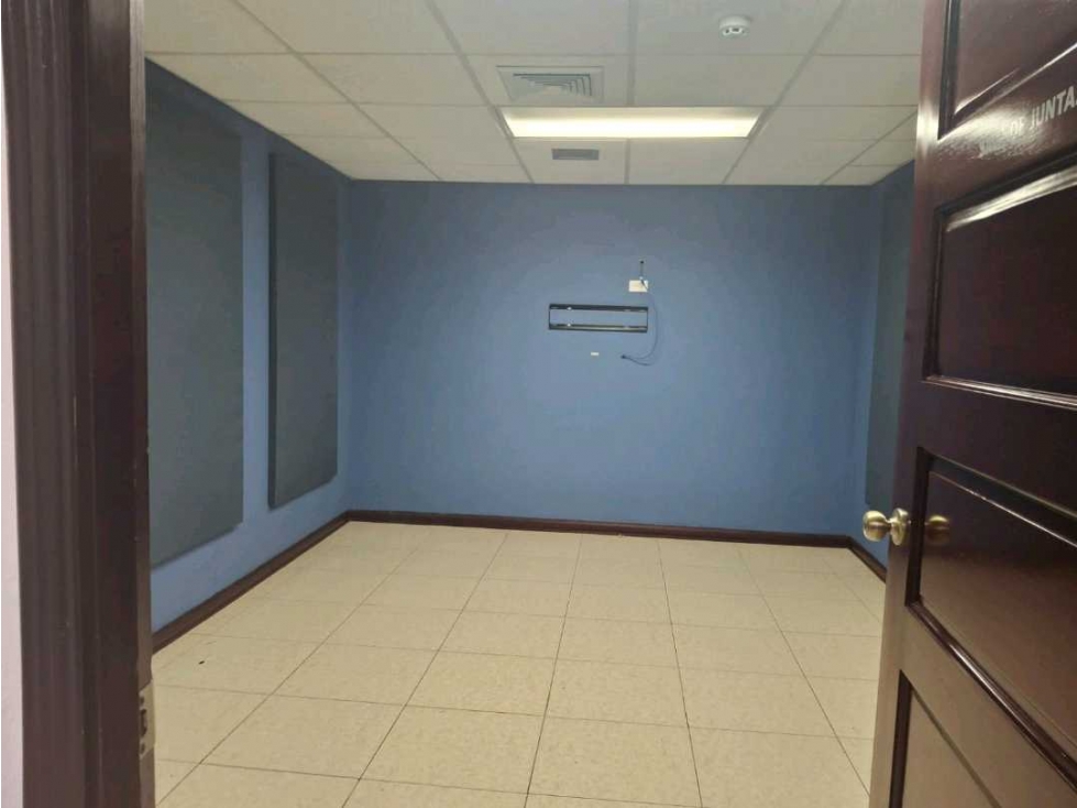 OFICINA EN CALLE 50 EDIFICIO VALLARINO 92M2 CON DIVISIONES — foto 4