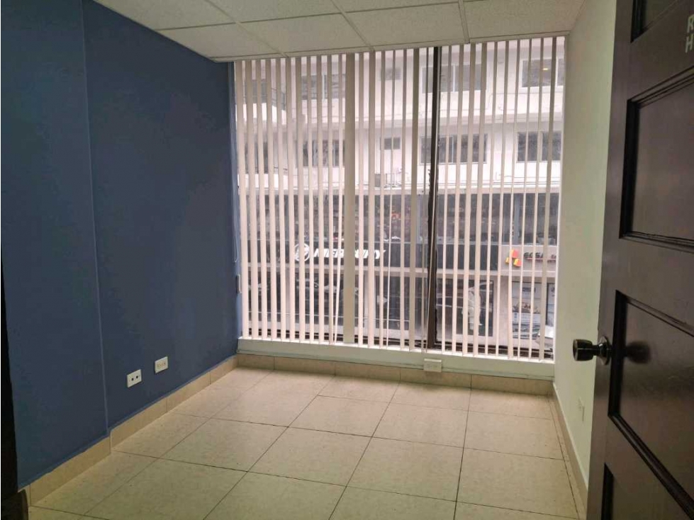 OFICINA EN CALLE 50 EDIFICIO VALLARINO 92M2 CON DIVISIONES — foto 5