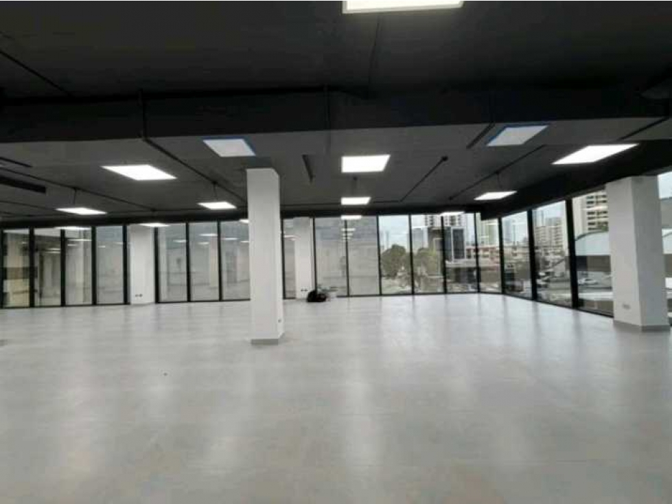 OFICINA EN PLAZA EN OBARRIO DE 282M2 REMODELADA - 3