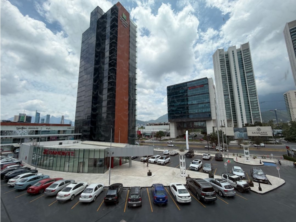 Oficina en Renta y en Venta en Plaza Tanarah en San Pedro Garza Garcia - 1