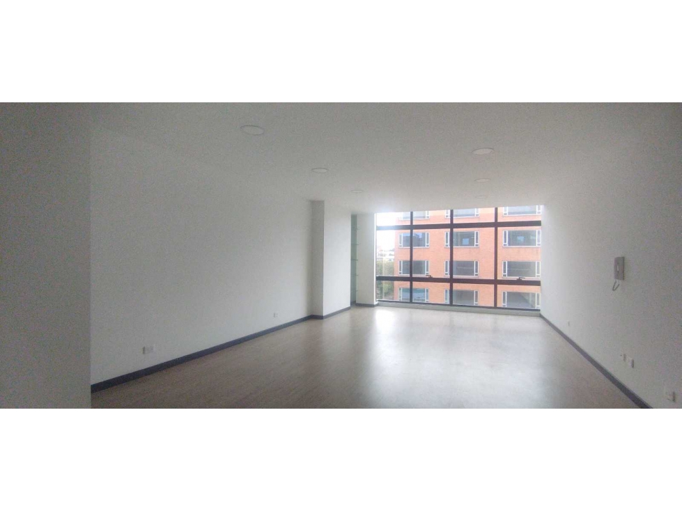 EXCELENTE OFICINA EN VENTA CON MUY BUENA UBICACIÓN EN EL LAGO — foto 2