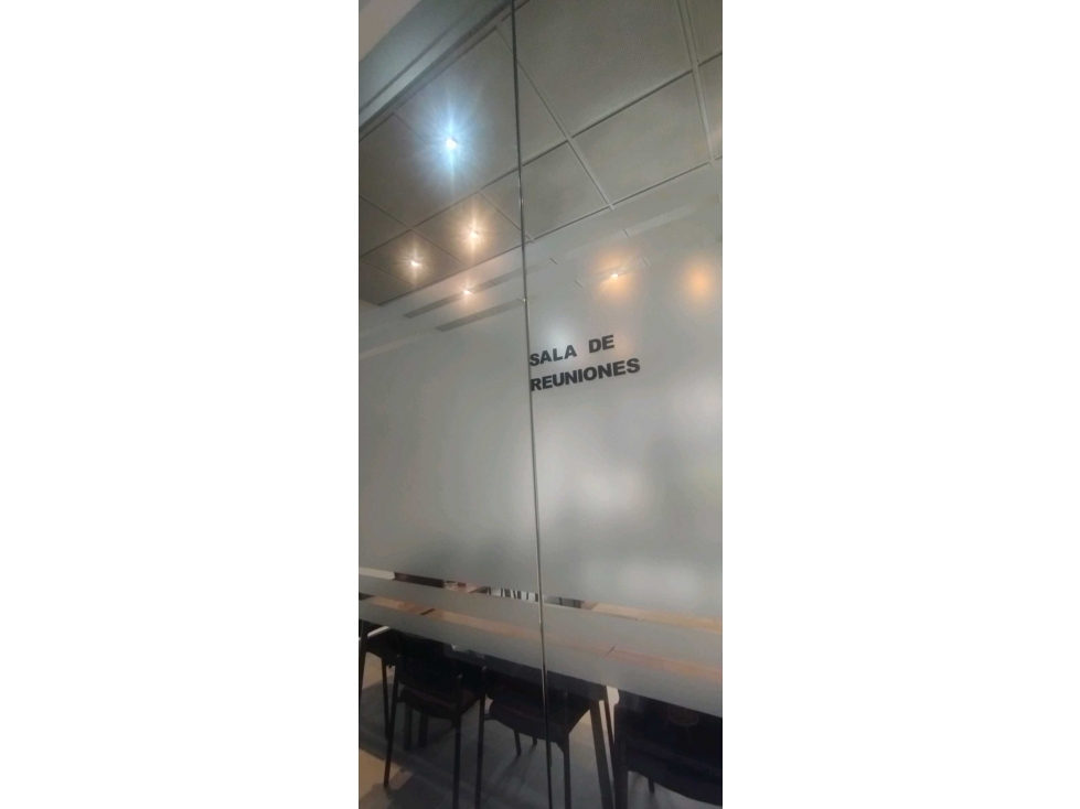 EXCELENTE OFICINA EN VENTA CON MUY BUENA UBICACIÓN EN EL LAGO — foto 6