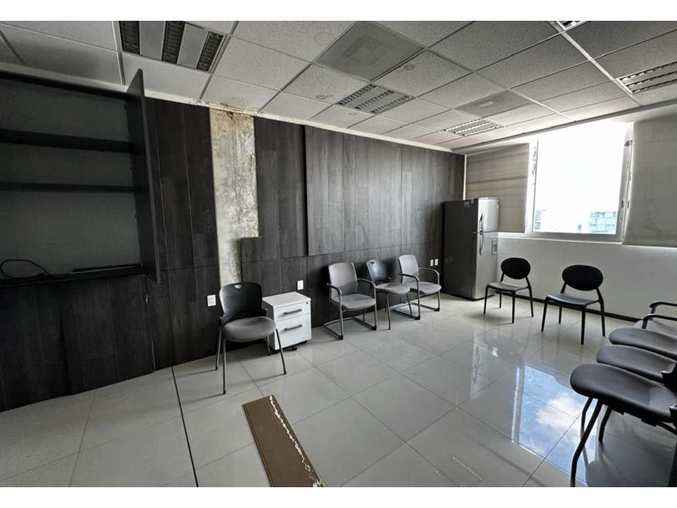 Oficina en Venta en Lomas de Guevara, Guadalajara | 274 m² - 4
