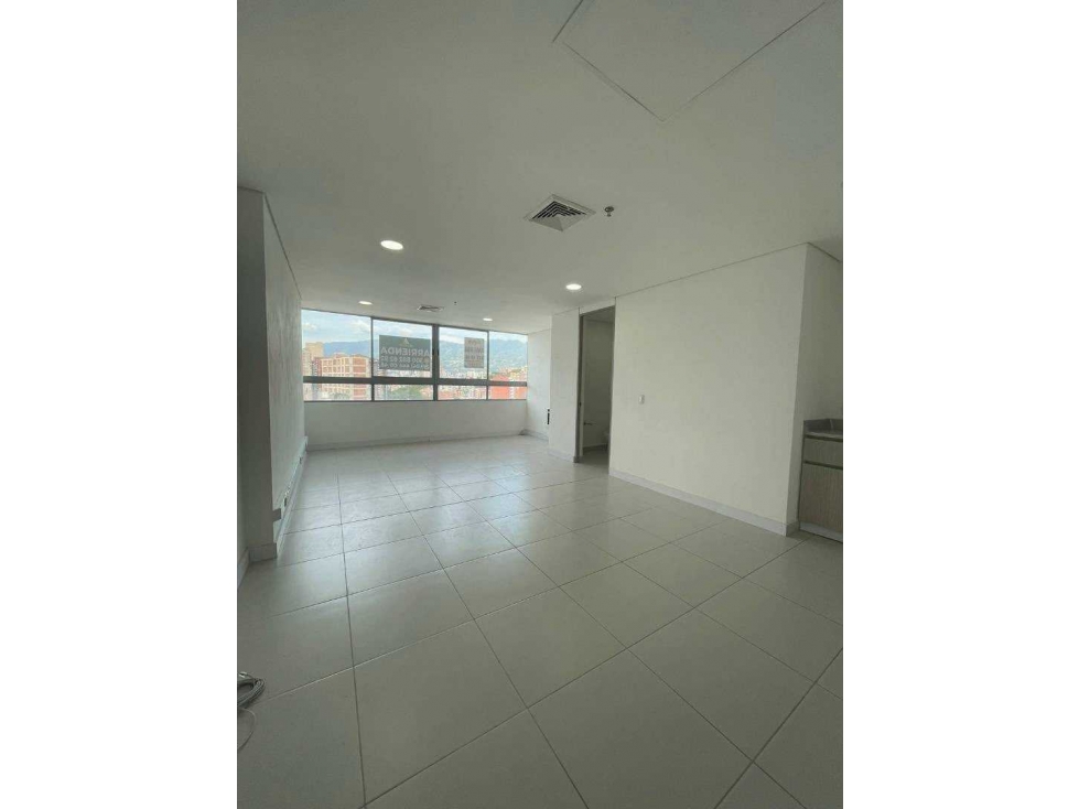 Oficina en venta en Sabaneta piso 11 con parqueadero - 2