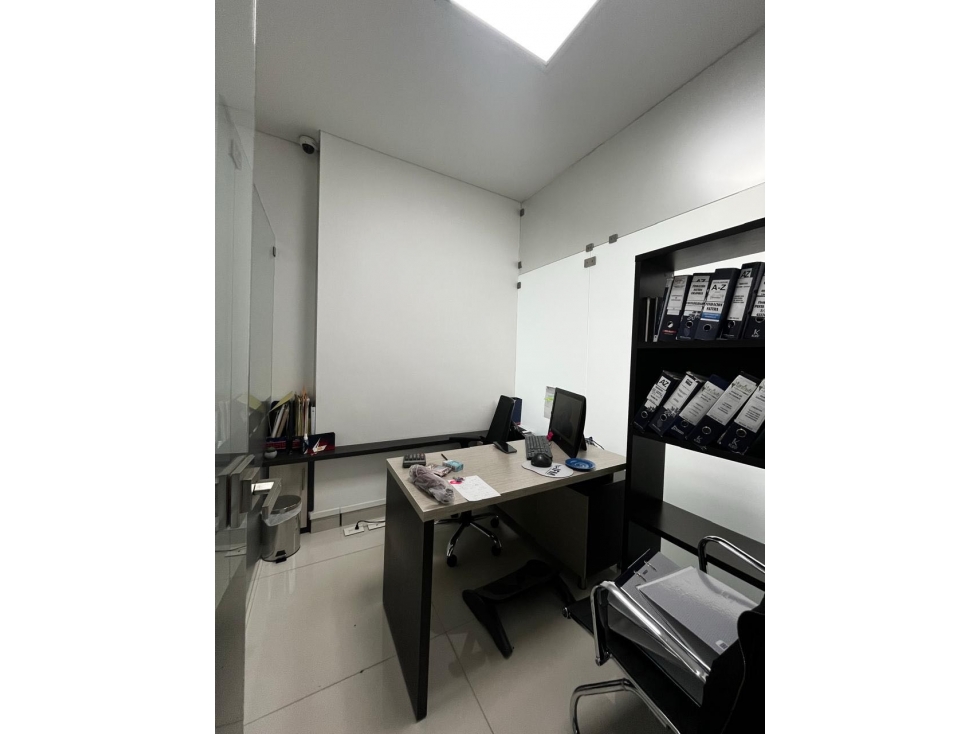 SE ARRIENDA OFICINA EN NORTH POINT TORRE KRISTAL — foto 4
