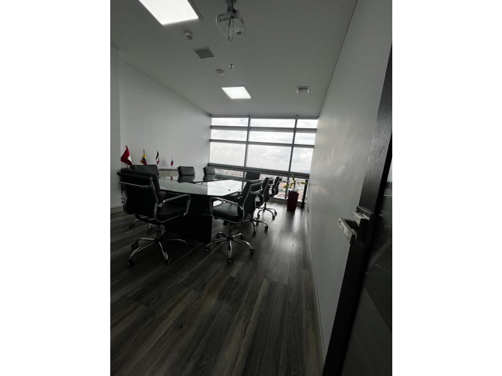 SE ARRIENDA OFICINA EN NORTH POINT TORRE KRISTAL — foto 5