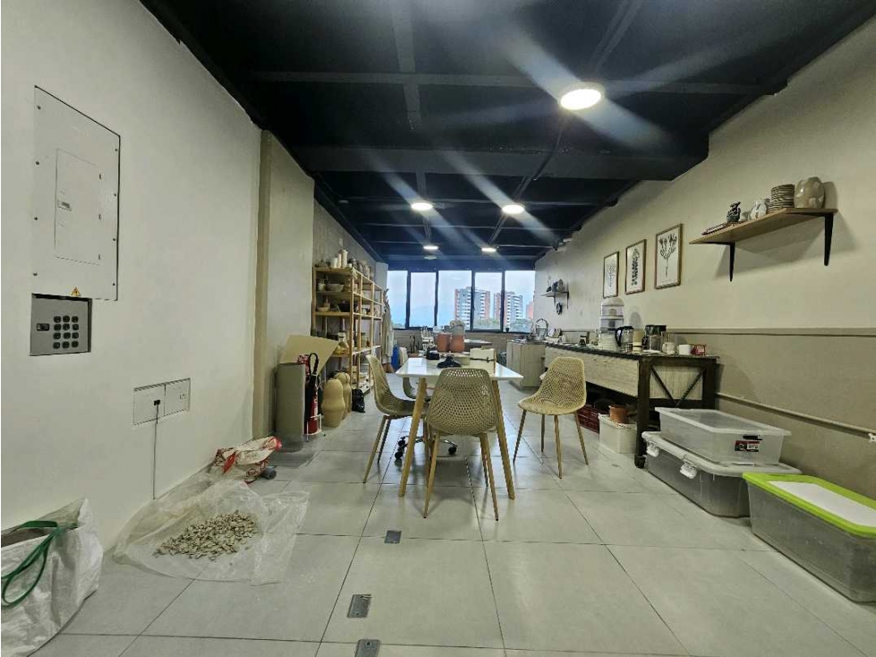 Oficina en venta ubicada en Envigado sector Benedictinos