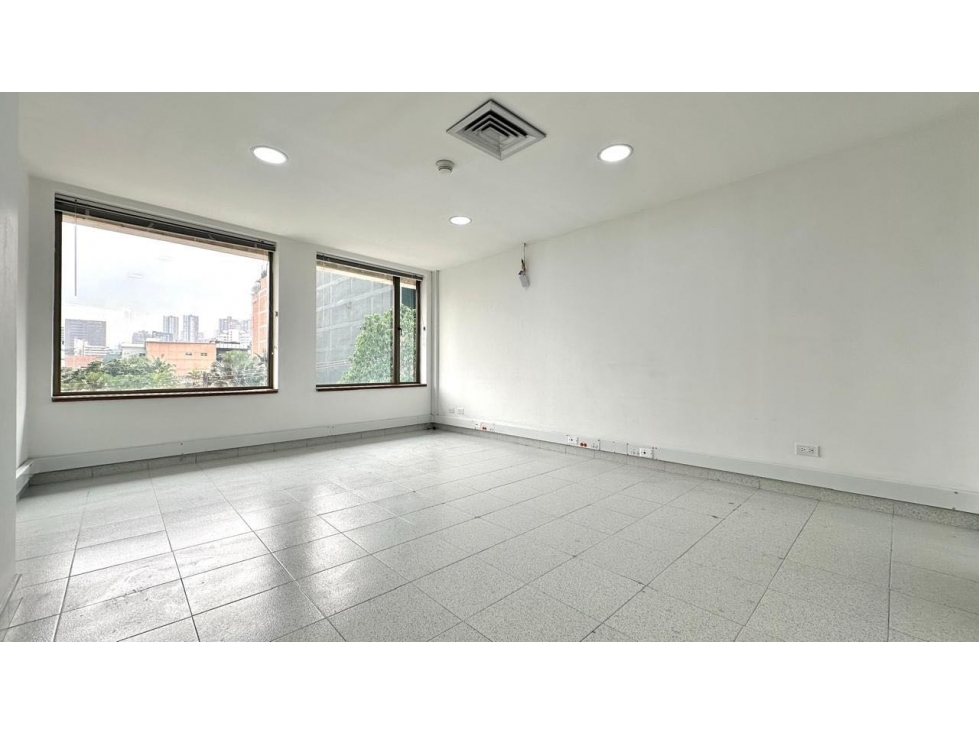 Oficina Exclusiva Sector Astorga Empresarial / Comercial