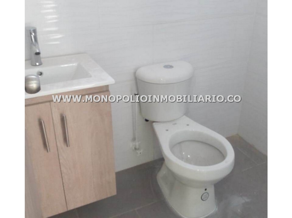 OFICINA INTERNA EN ARRIENDO - SECTOR CALASANZ COD: 21619 - 3