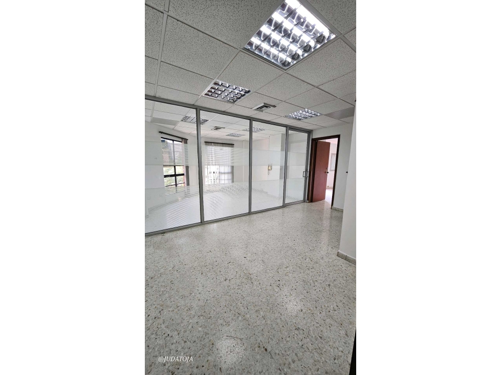 Oficina Moderna en Venta o Alquiler Barrio Granada