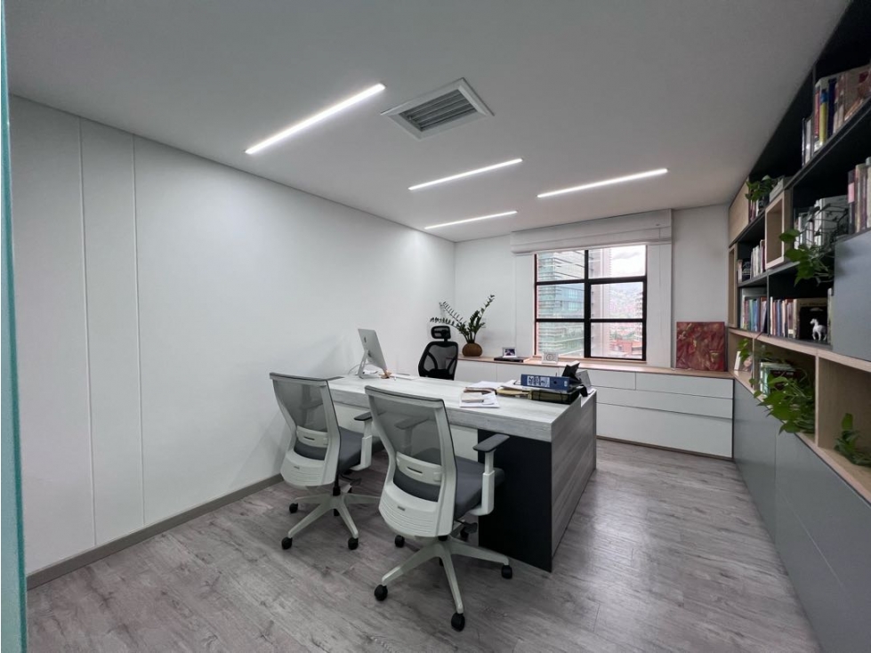 Oficina/Consultorio para la venta en la torre Dan Carlton poblado