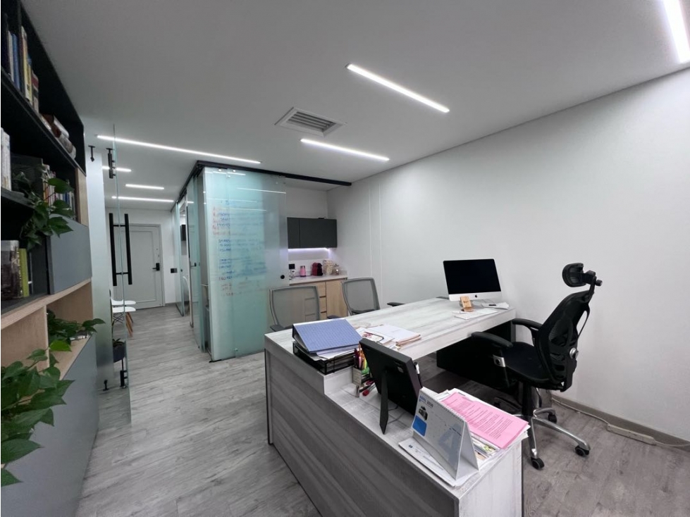 Oficina/Consultorio para la venta en la torre Dan Carlton poblado — foto 2