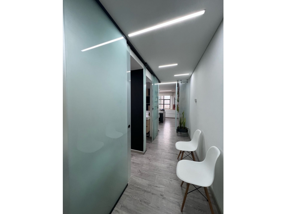 Oficina/Consultorio para la venta en la torre Dan Carlton poblado — foto 4