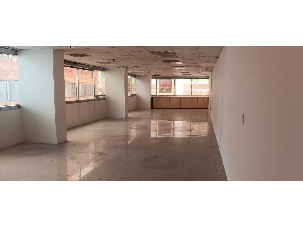 Oficina en Venta en la Calle 73 con 7ma