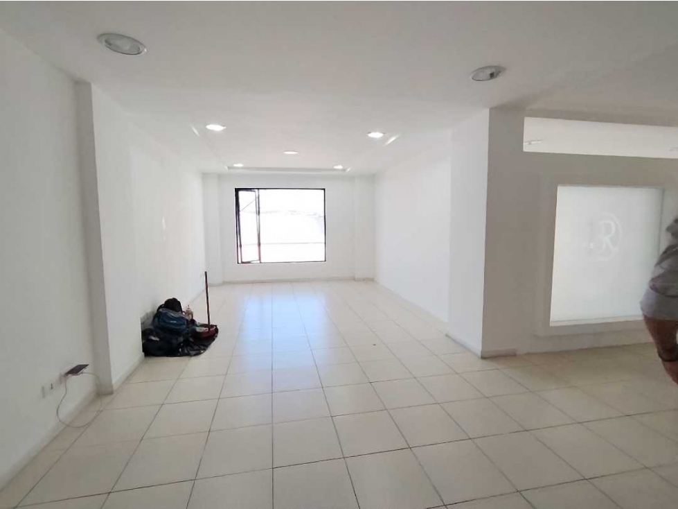 Oficina en Renta, Sector Tumbaco, con 115m2, 3 ambiente - 4