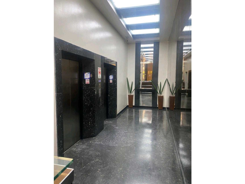 EXCELENTE OFICINA EN VENTA CERCA AL CENTRO COMERCIAL SAN MARTIN — foto 3