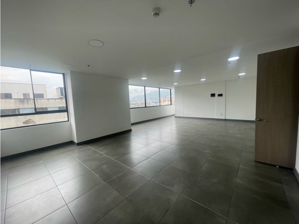 Oficinas nuevas en avenida las vegas cerca a VIVA y Jumbo - 2