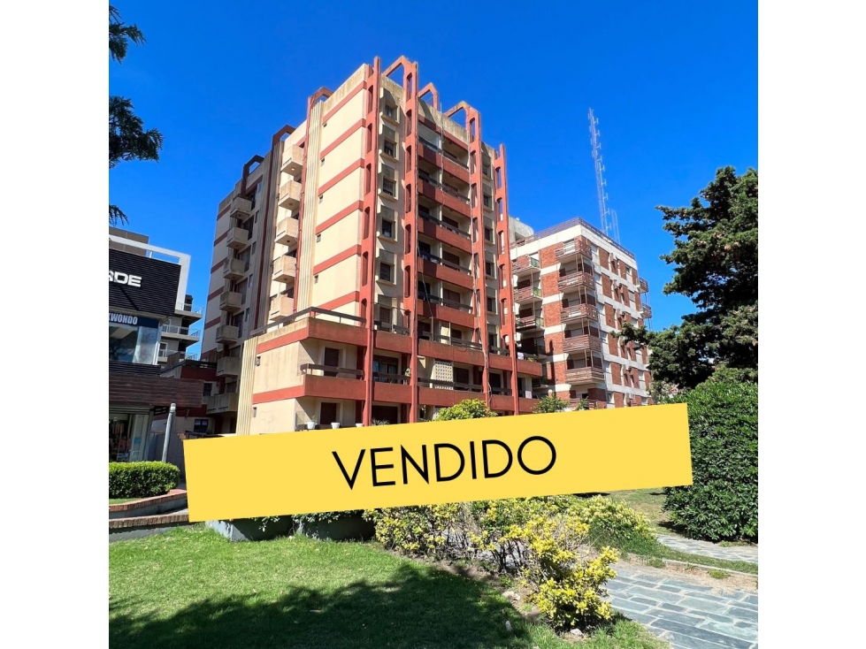 OPORTUNIDAD! AMPLIO AMBIENTE ÚNICO EN EL CENTRO