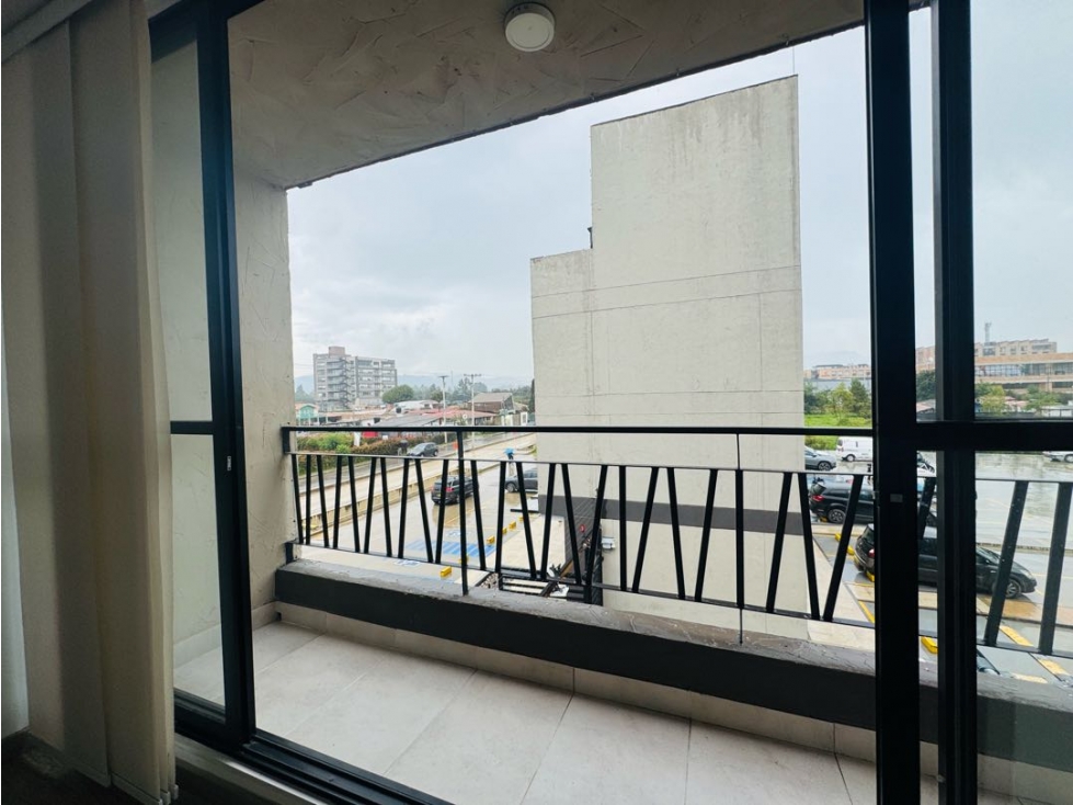 OPORTUNIDAD, BAJO DE PRECIO APARTAMENTO ESQUINERO EN LA MILLA DE ORO. — foto 3
