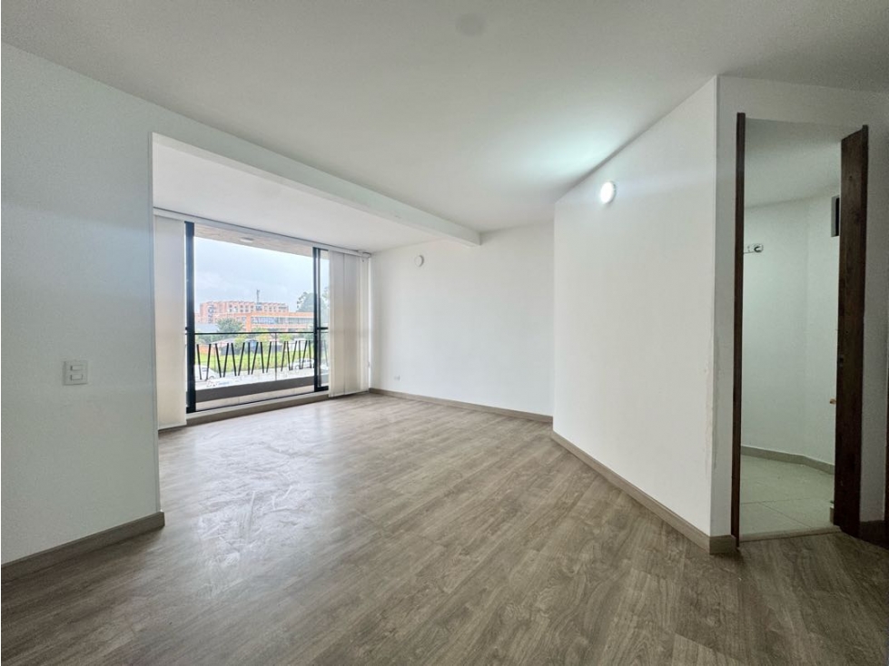 OPORTUNIDAD, BAJO DE PRECIO APARTAMENTO ESQUINERO EN LA MILLA DE ORO. — foto 4