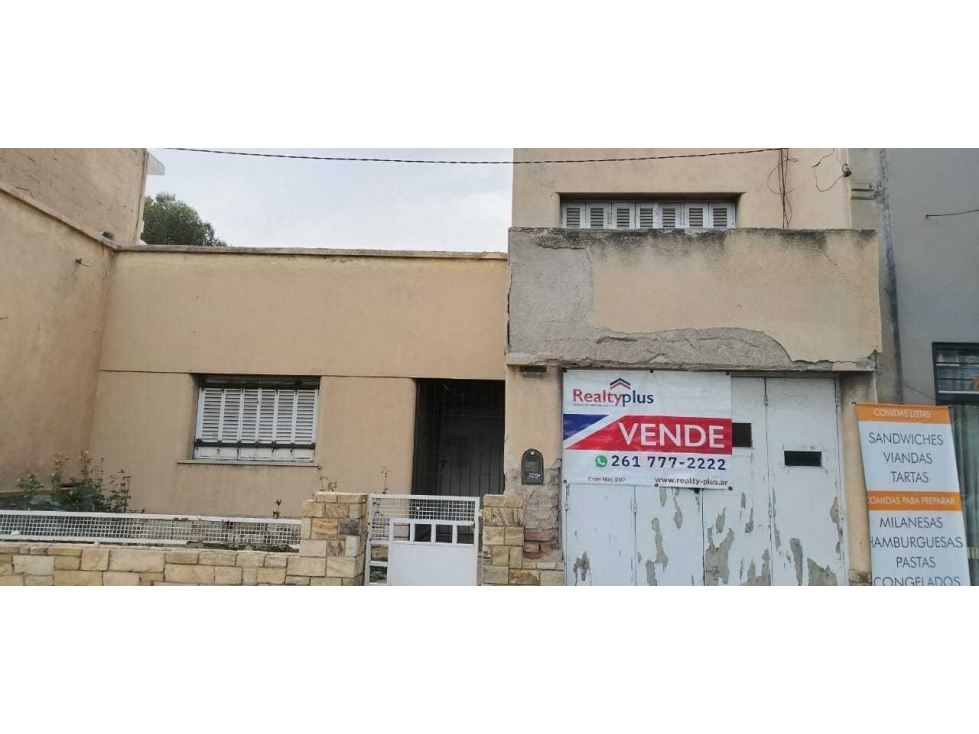 Oportunidad casa a renovar, 6 amb,cochera ,patio en Juan B Justo, cdad