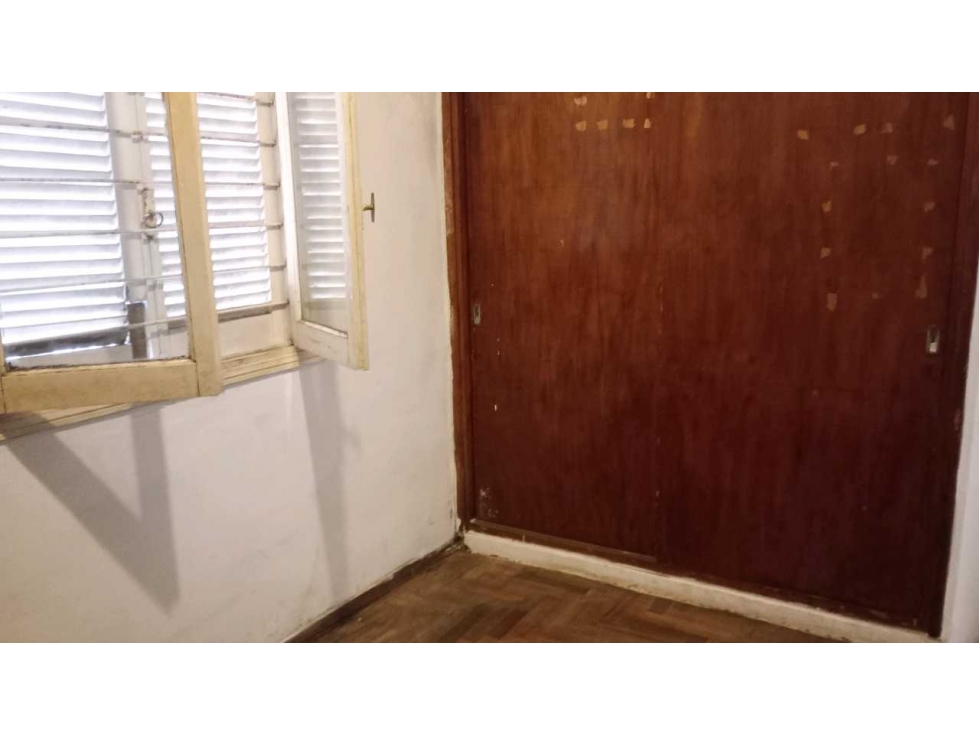 OPORTUNIDAD! PH AL FRENTE a Reciclar 3 ambientes, con Patio y Garage. - 5