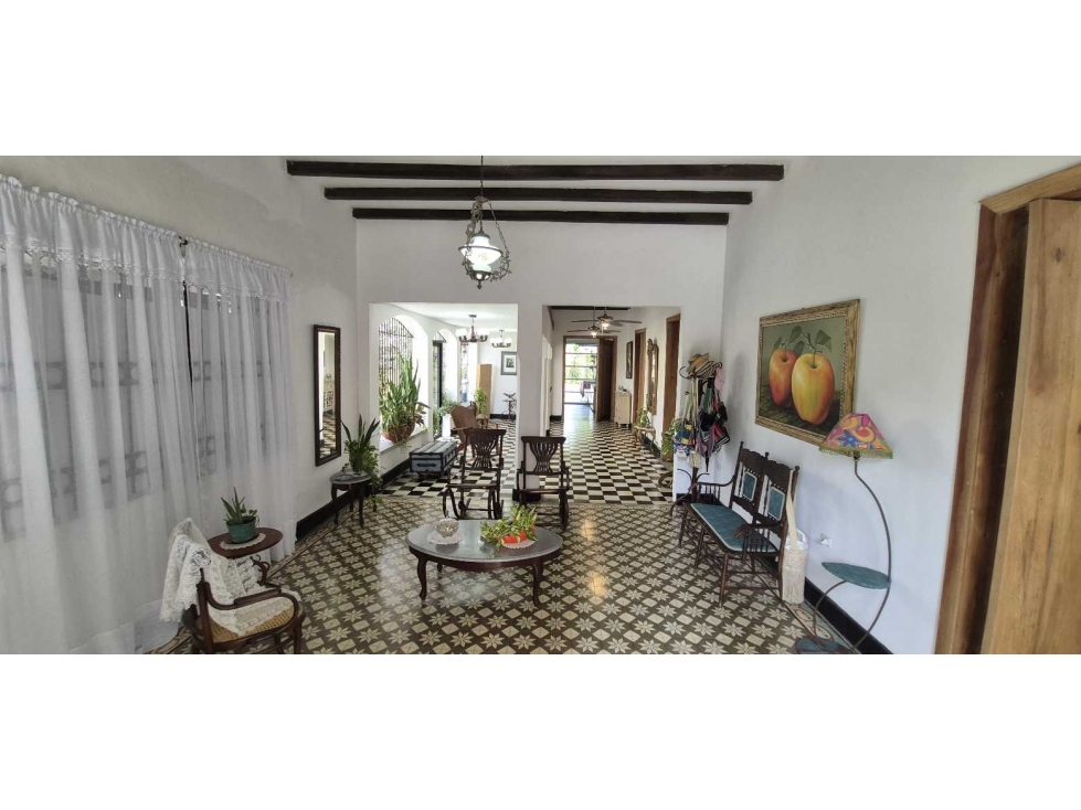 OPORTUNIDAD INVERSIÓN VENTA DE CASA PATRIMONIAL REMODELADA EN EL PRADO