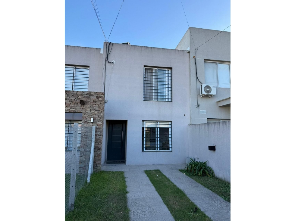 Oportunidad El Trébol | Dúplex Funcional con Patio y Cochera - 2