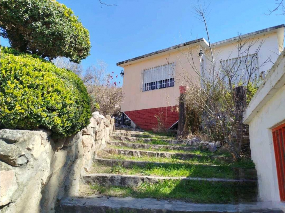 OPORTUNIDAD EN BARRIO LA QUINTA CASA AMPLIA CON VISTA - 2