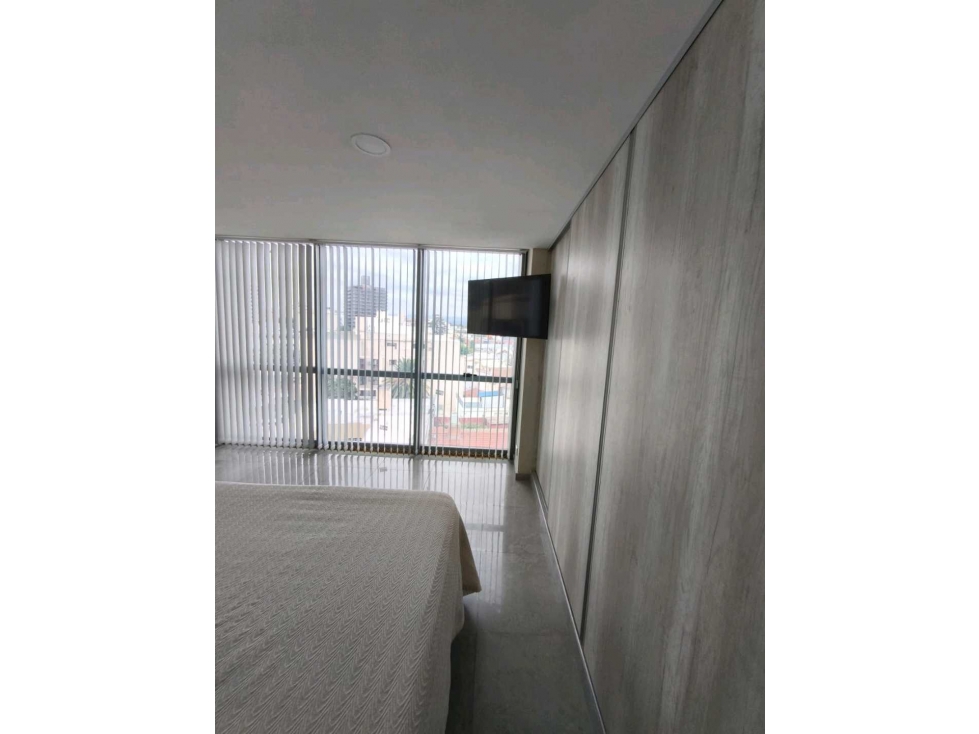 OPORTUNIDAD EN PLENO CENTRO CON PISCINA Y BALCÓN Y VISTA
