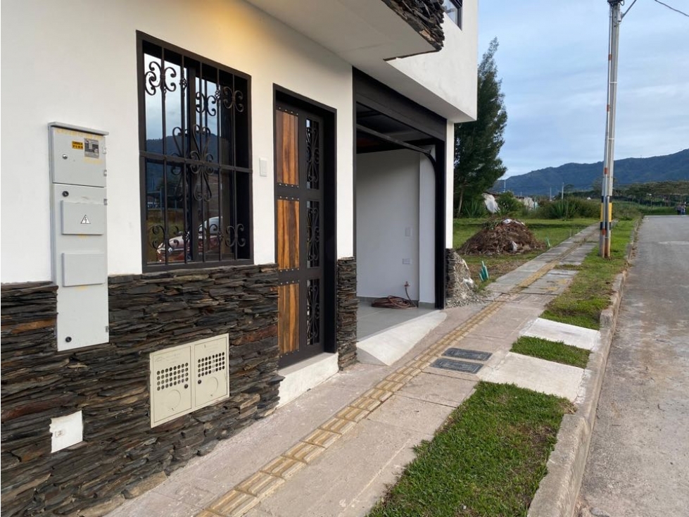 OPORTUNIDAD. HERMOSA CASA EN VENTA CON LINDOS ACABADOS Y DISTRIBUCIÓN — foto 3