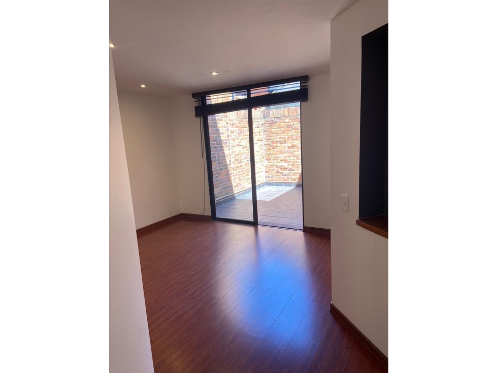 ¡OPORTUNIDAD! HERMOSA CASA REMODELADA PARA VENTA EN CHIA — foto 3