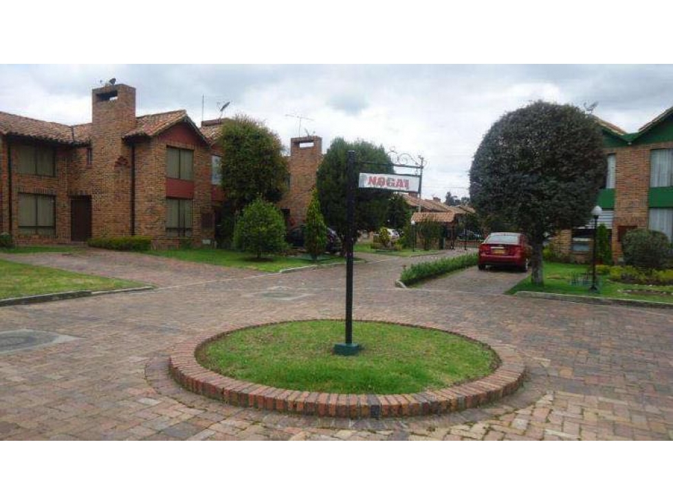 ¡OPORTUNIDAD! HERMOSA CASA REMODELADA PARA VENTA EN CHIA — foto 2