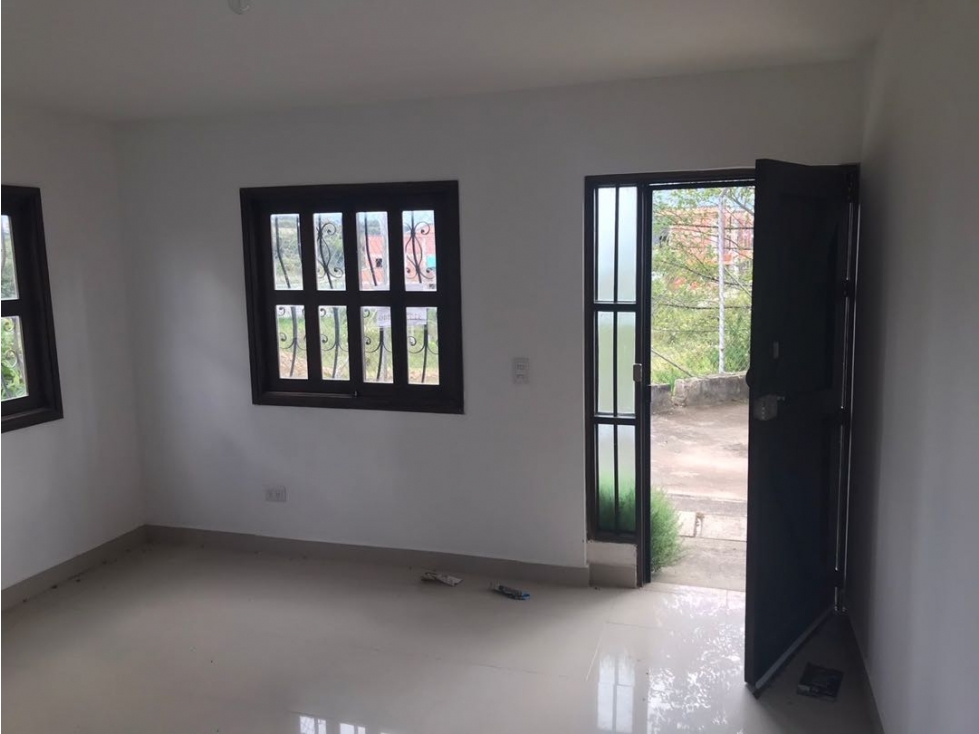 Oportunidad... HERMOSA CASA UNIFAMILIAR EN VENTA EN EL CARMEN VÍBORAL. — foto 2