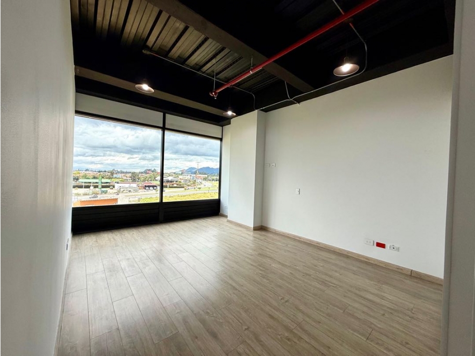 OPORTUNIDAD HERMOSA OFICINA 37 MTS EN SABANA PARK!!! Amplia, Iluminada