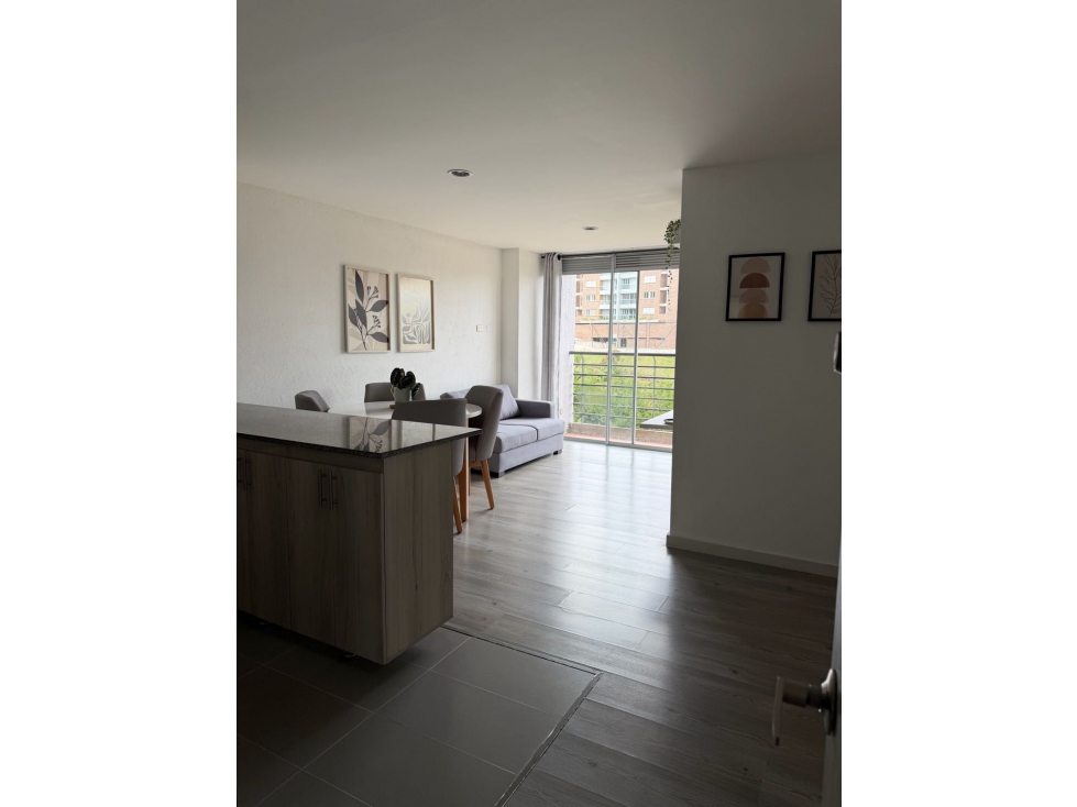 Oportunidad increíble. Apartamento en la ceja, excelente ubicación.