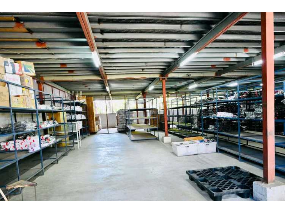 Oportunidad Industrial en Pueblo Nuevo 428 m² de Galeras y Oficinas
