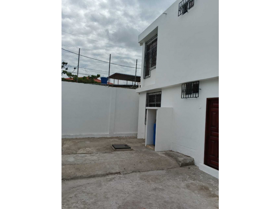 ¡OPORTUNIDAD ÃNICA EN MANTA - SE VENDE AMPLIA PROPIEDAD! - 2