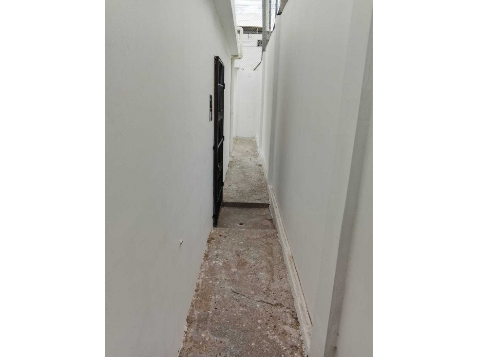 ¡OPORTUNIDAD ÃNICA EN MANTA - SE VENDE AMPLIA PROPIEDAD! - 3