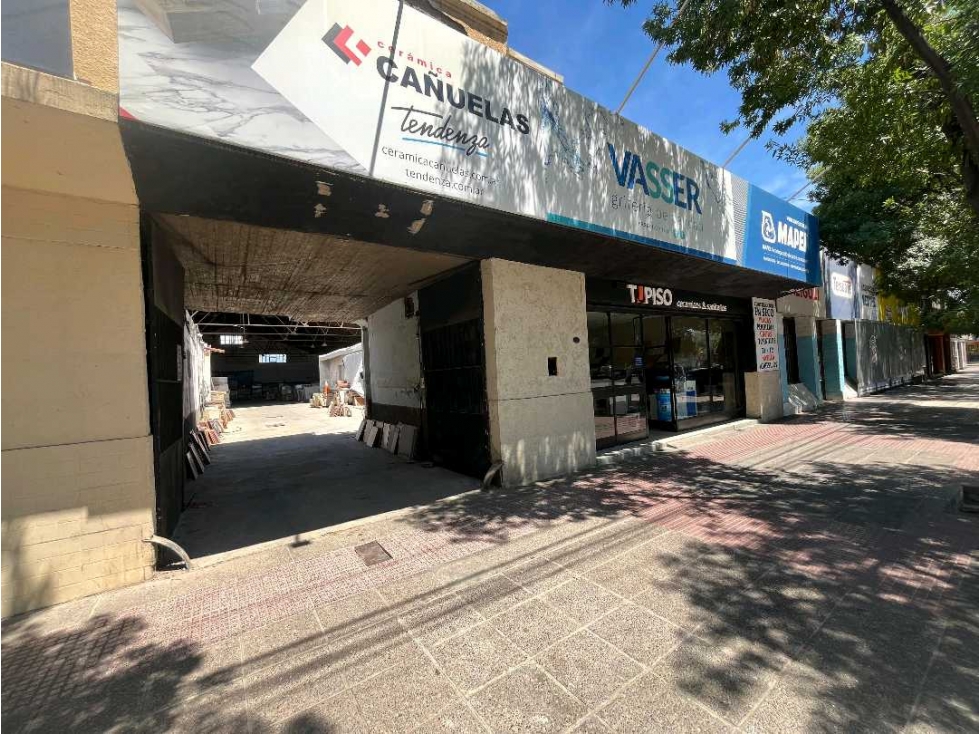 Oportunidad única venta de salones comerciales en pleno centro de Tyan - 1