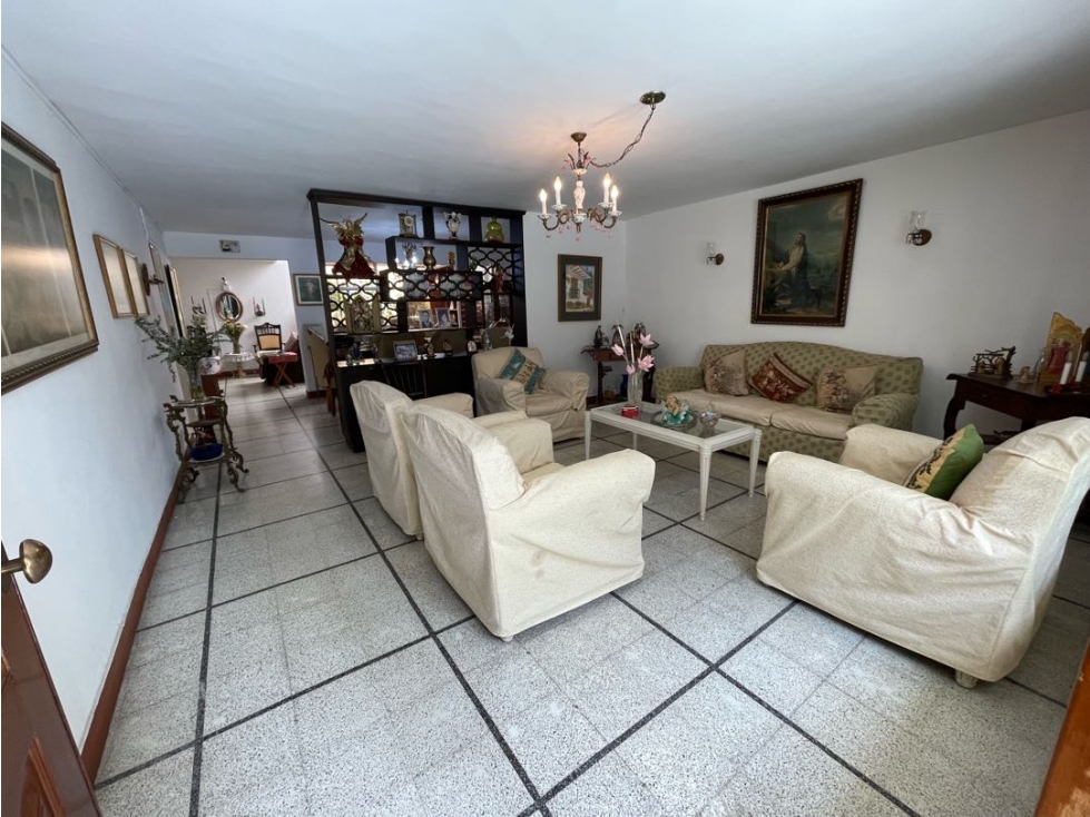 Venta de casa en Laureles de 240 m²