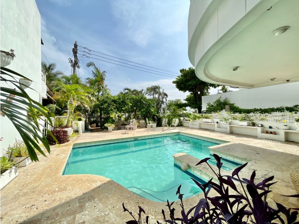 OPORTUNIDAD, SE VENDE APARTAMENTO DUPLEX FRENTE AL MAR