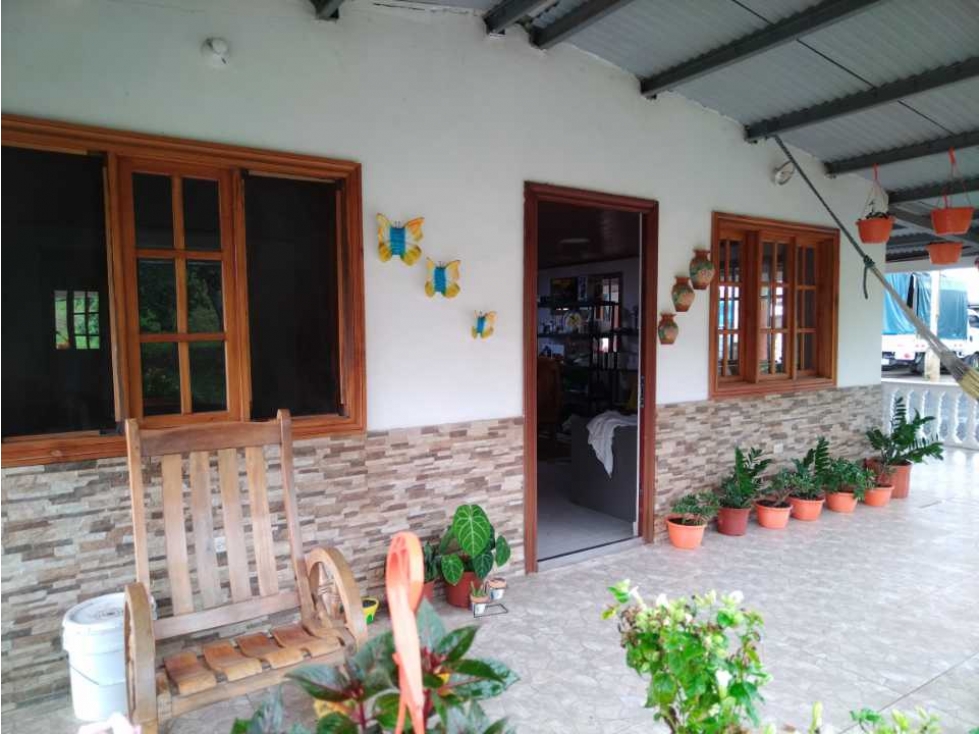 GANGA!! Se Vende Linda casa en Cerro Azul con Galpón Industrial — foto 4