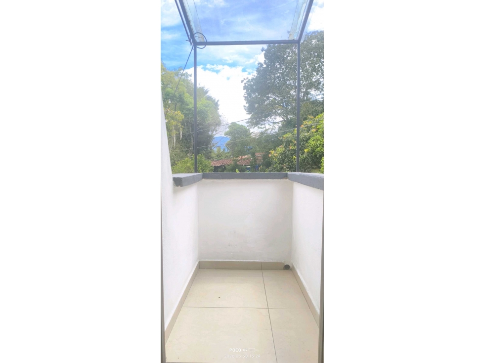 OPORTUNIDAD VENDO CASA 3APARTAESTUDIOS INTERNO ENVIGADO 3 ESQUIN.