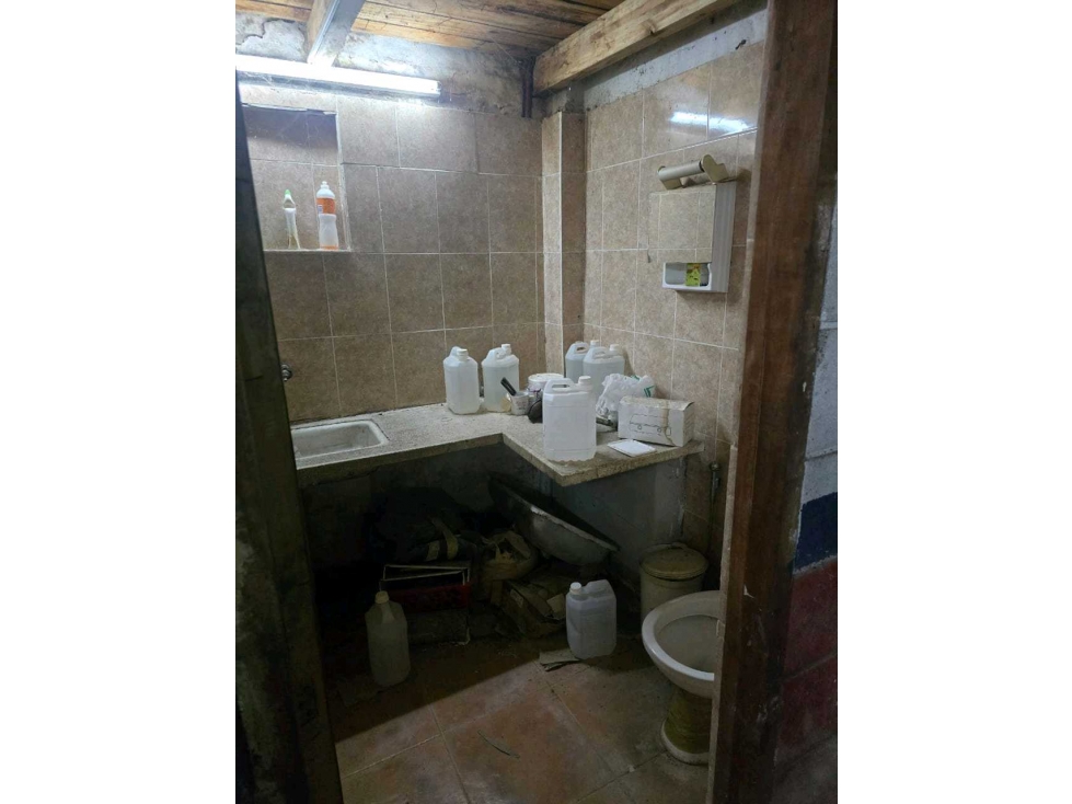 Oportunidad vendo galpon con baño y gran lote con vista - 2