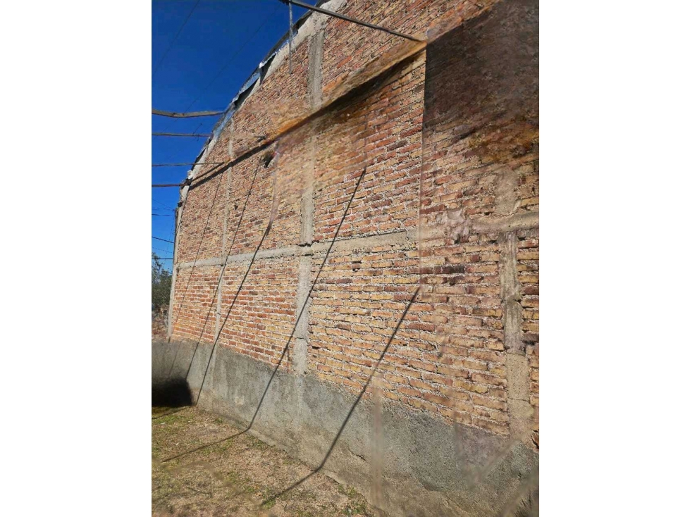 Oportunidad vendo galpon con baño y gran lote con vista - 4